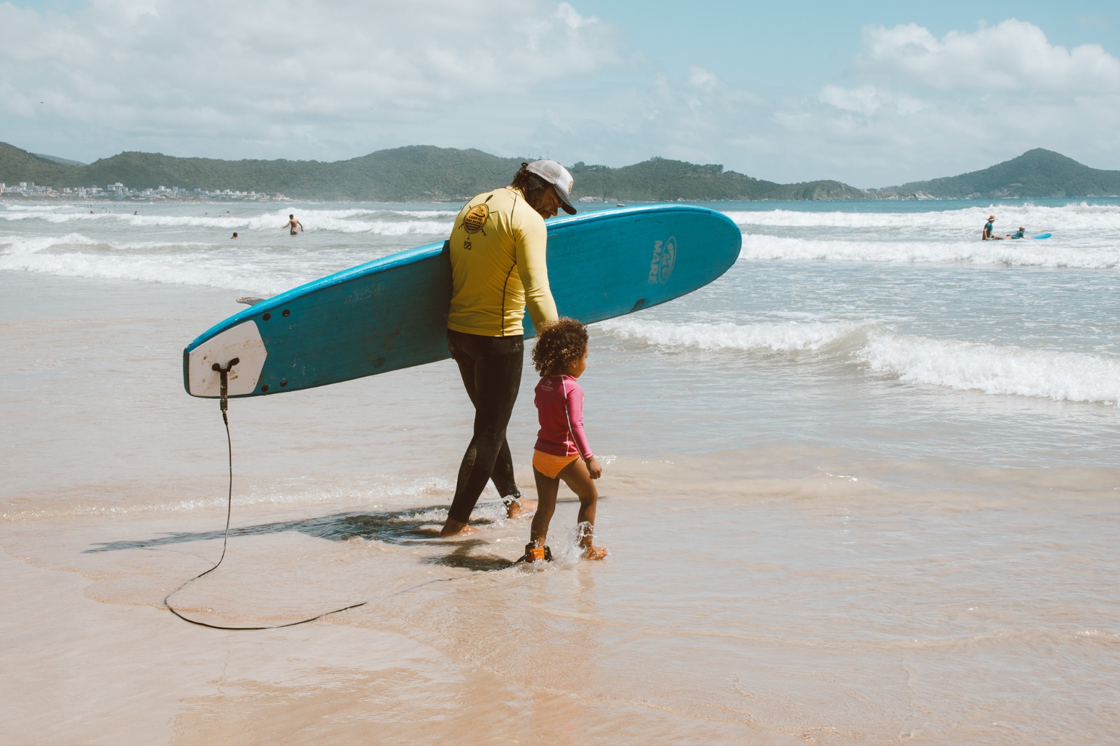 Aula de surfe para todas as idades